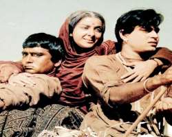 She was just twenty-eight when she was portrayed a She was just twenty-eight when she was portrayed as Radha in the Academy Award-nominated Mother India. She played the role of mother of Sunil Dutt in